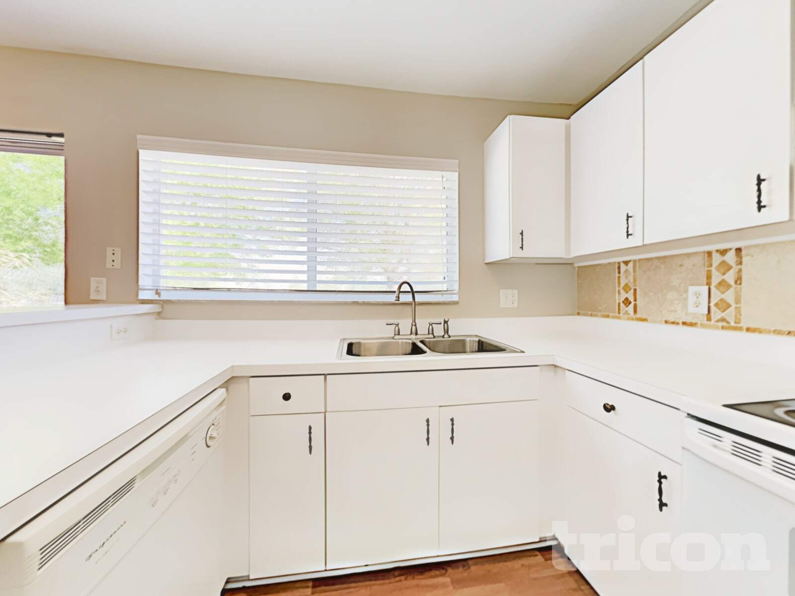 Building Photo - 10211 Summerview Cir
