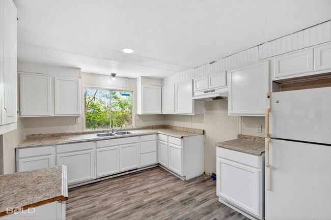 Building Photo - 4321 Ridgeway Ave