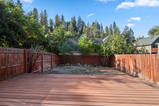 Building Photo - Downtown / Peaceful Valley 2 Bed 2 Bath ho...