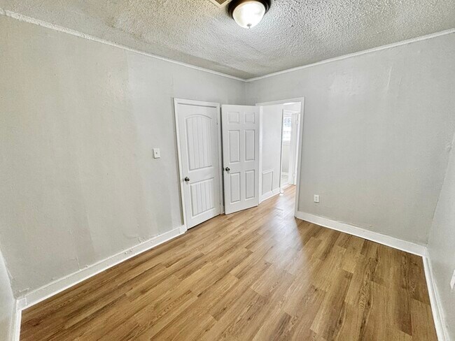 Building Photo - 2603 Carnes Ave