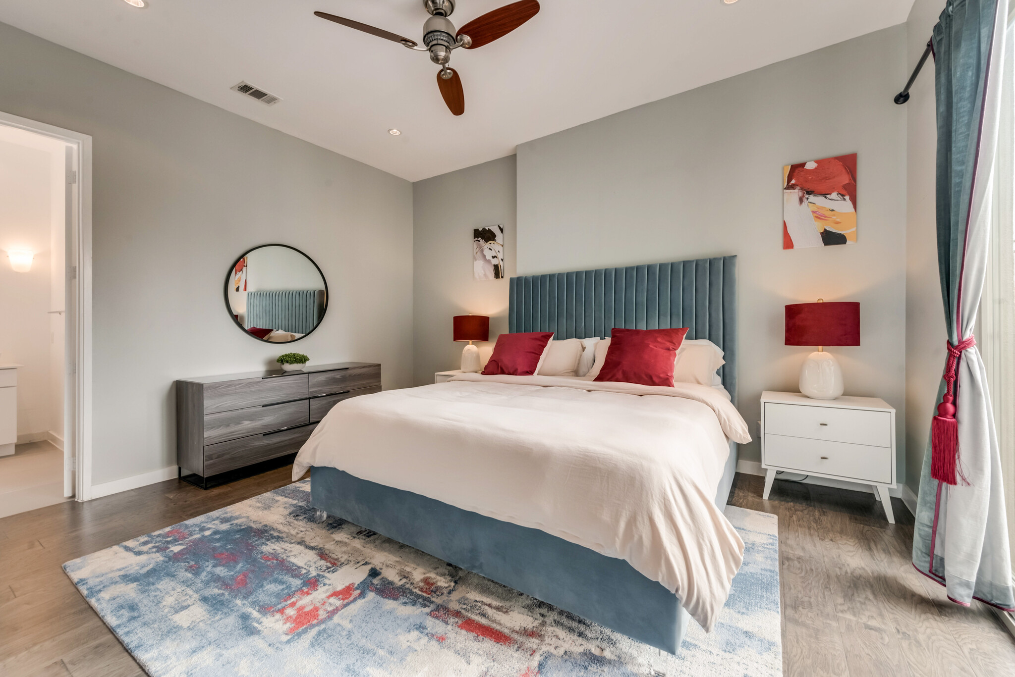 Sleep like a royal family member on the king-size bed in the master bedroom - 4434 Holland Ave