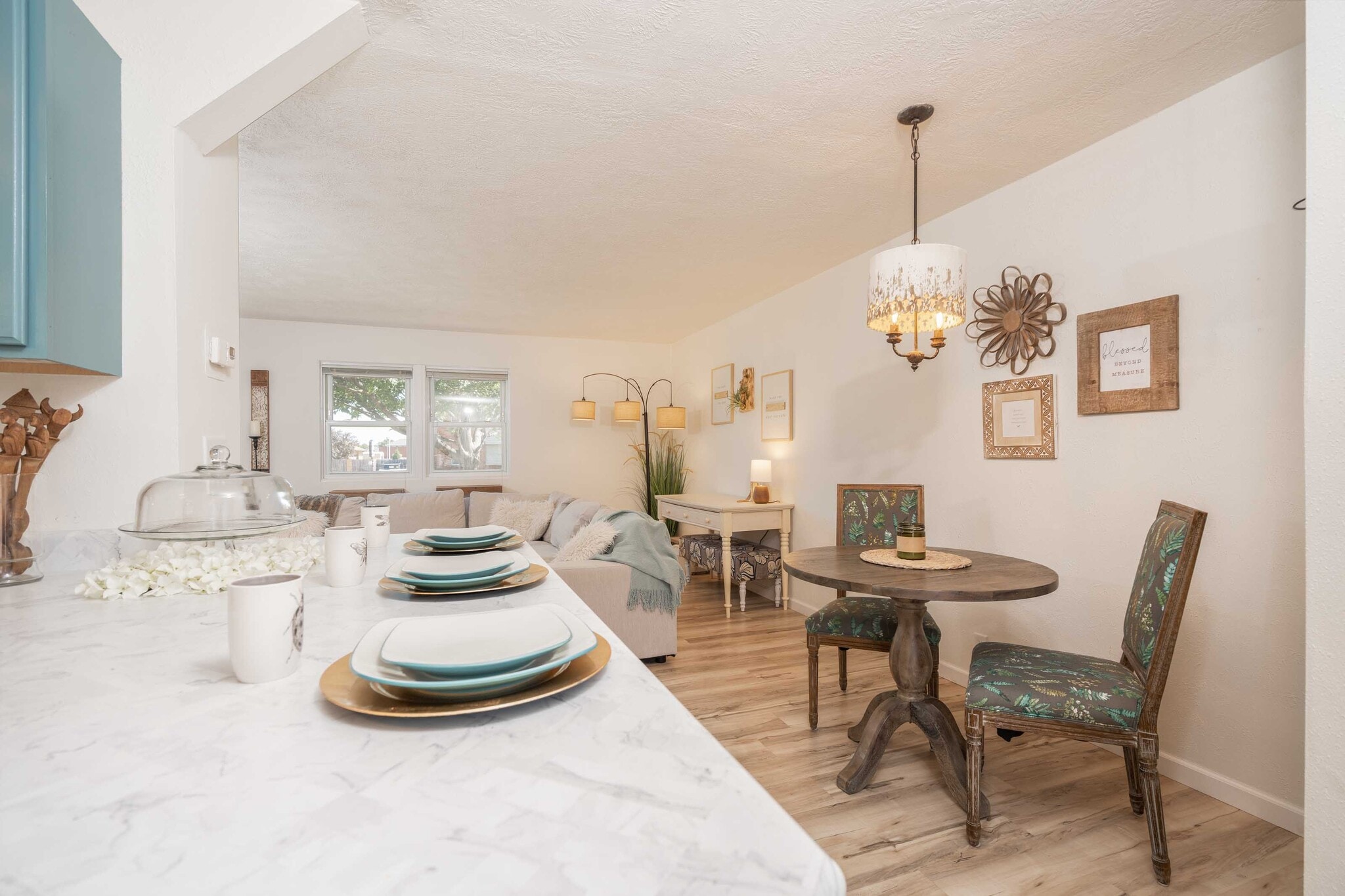 Building Photo - 1304 E Sylvan Cir