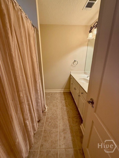 Building Photo - 204 Oak Branch Ct