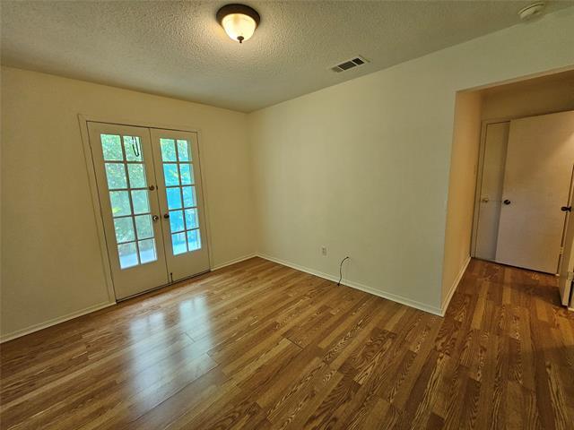 Building Photo - 10377 Country Club Dr