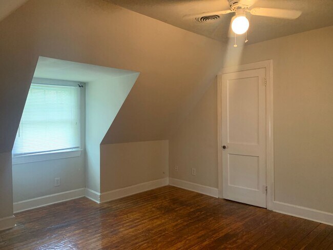 Building Photo - 424 E Maxwell St