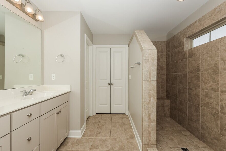 Building Photo - 1005 Keeneland Dr
