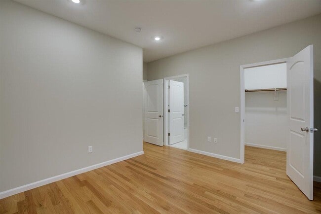 Building Photo - 16 Grant Ave