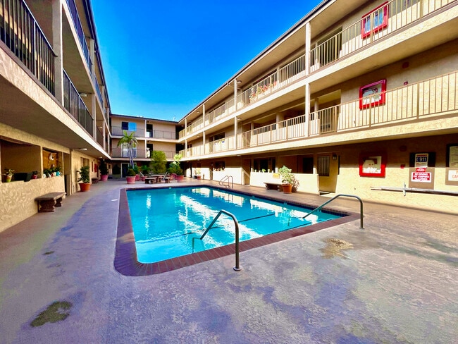 Building Photo - 2501 W Redondo Beach Blvd