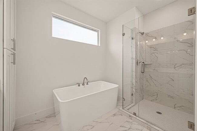 Building Photo - 1502 Hussion St