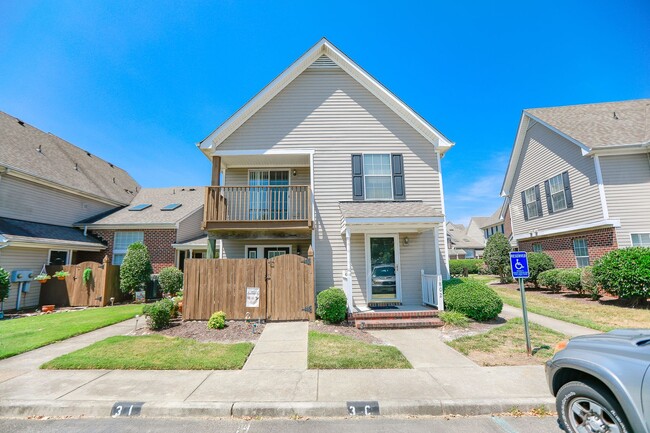 Building Photo - Bright 2BR/2BA Condo with Skylights & Patio