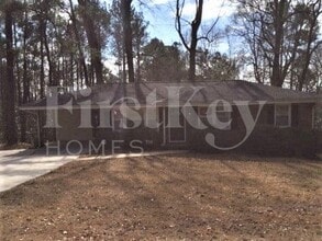 Building Photo - 1843 Wee Kirk Rd SE