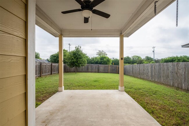 Building Photo - 504 Twisted Oaks Ln