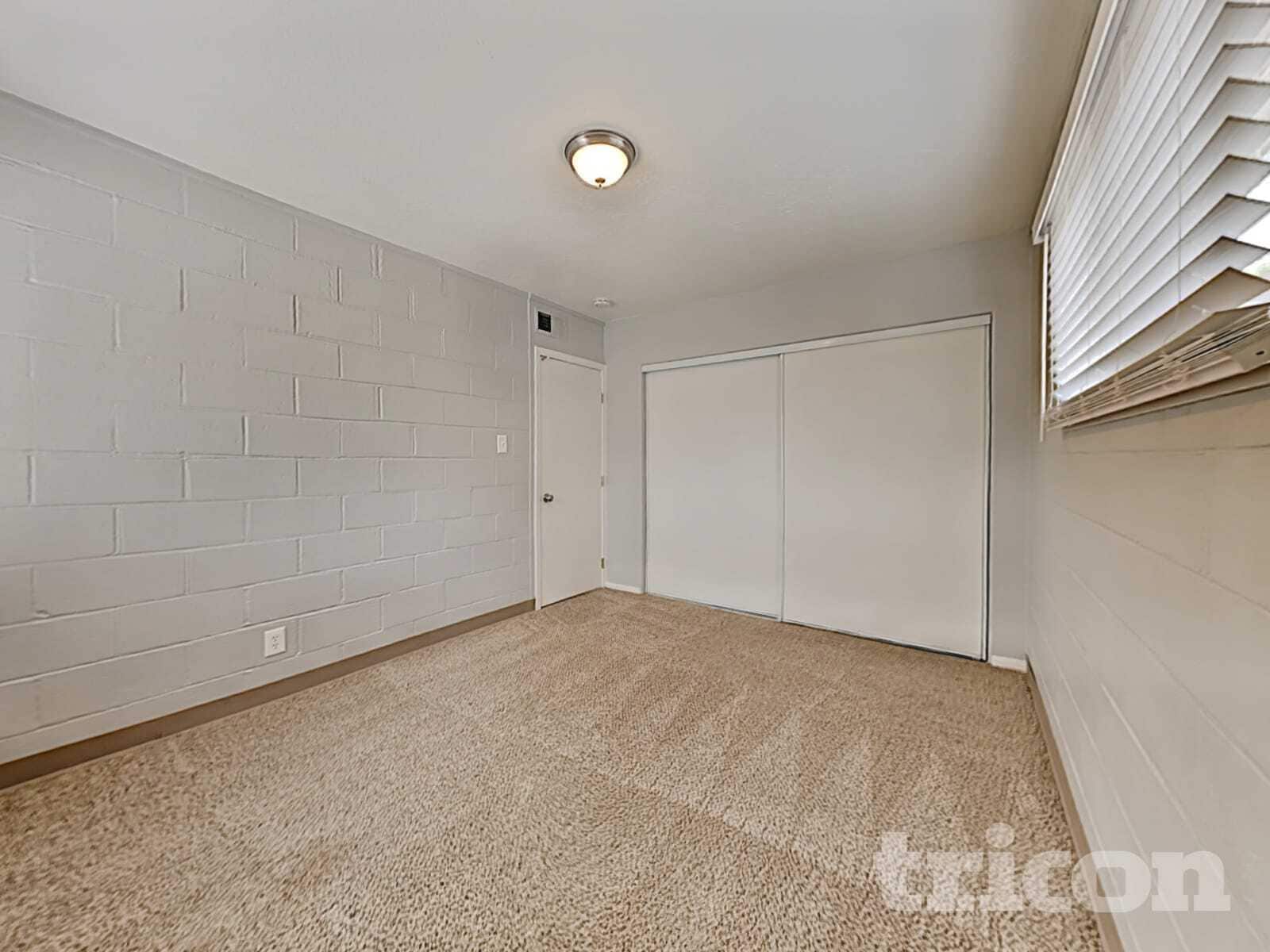 Building Photo - 5307 Esmeralda St