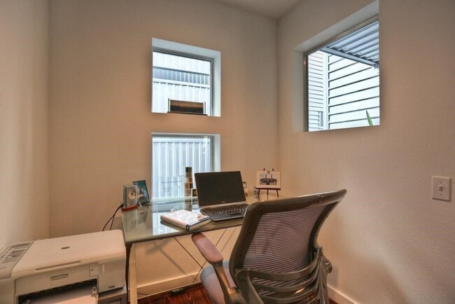 Building Photo - 317 Sydnor St