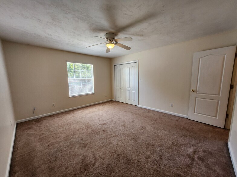 Building Photo - 2388 Hartsfield Way