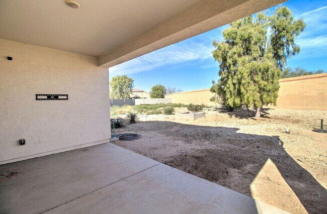 Building Photo - 42098 W Balsa Dr