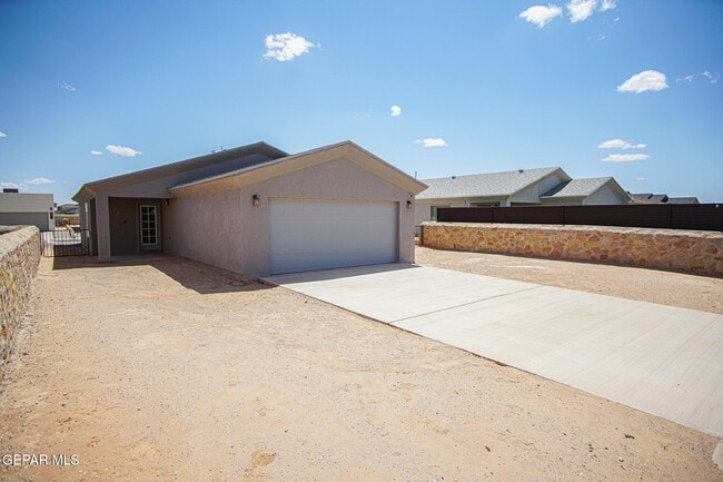 Building Photo - 14913 Tierra Isaiah Ave