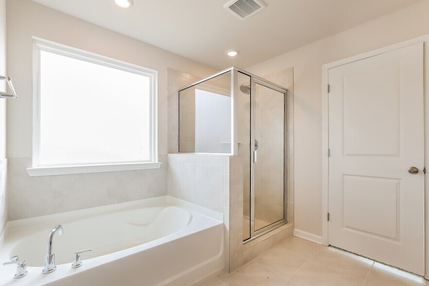 Building Photo - 5922 Green Ash Ct