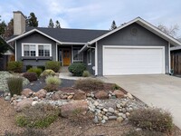 Building Photo - 4 bedroom 2 Bathroom Home in Desirable Cal...