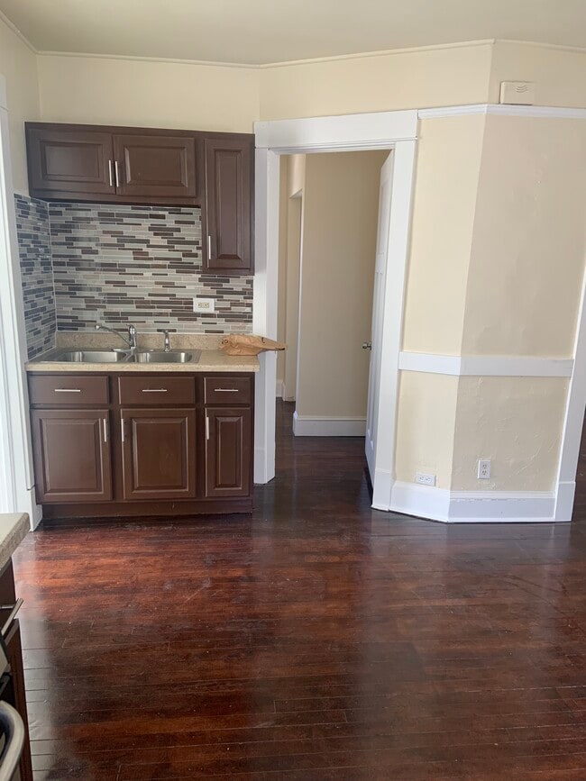 Building Photo - 1659 S 58th St