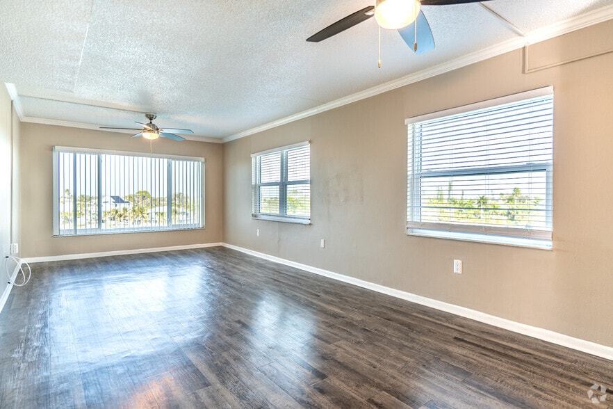 1BR, 1BA - 750SF - Dining Room, Living Room - Sand Cove Apartments