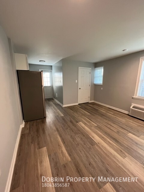 Building Photo - Updated 1 bed Near Downtown in a Neighborh...