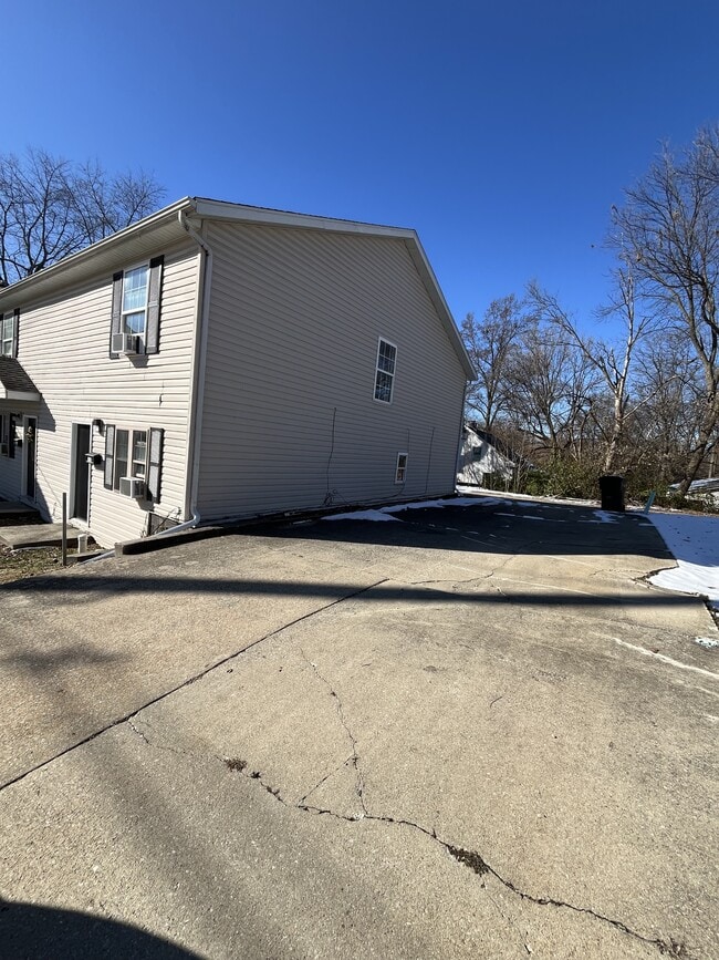 Building Photo - 119 S 8th St