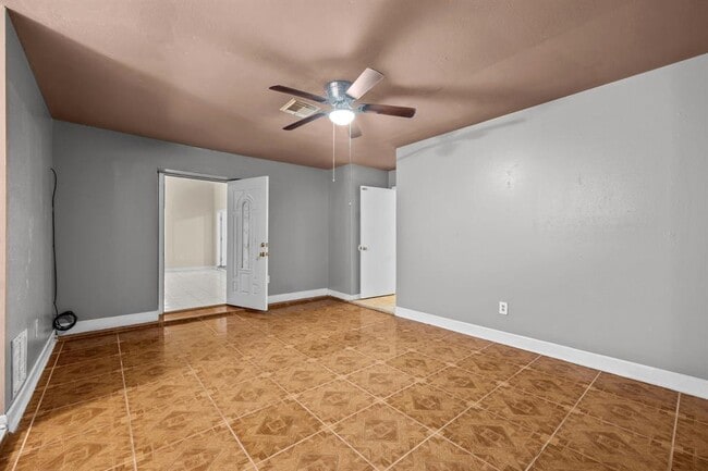 Building Photo - 6619 Indian Lake Dr