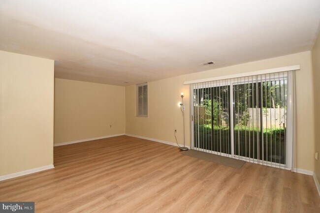 Building Photo - 8147 Inverness Ridge Rd