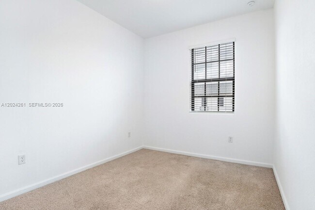 Building Photo - 1170 SW 7th Ct