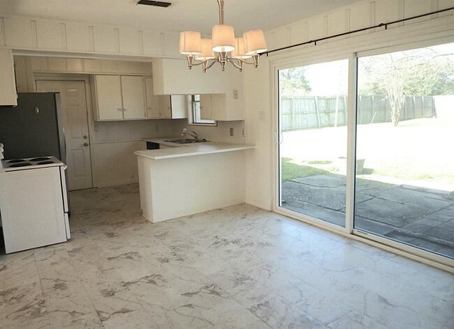 Building Photo - 4810 Redstart St