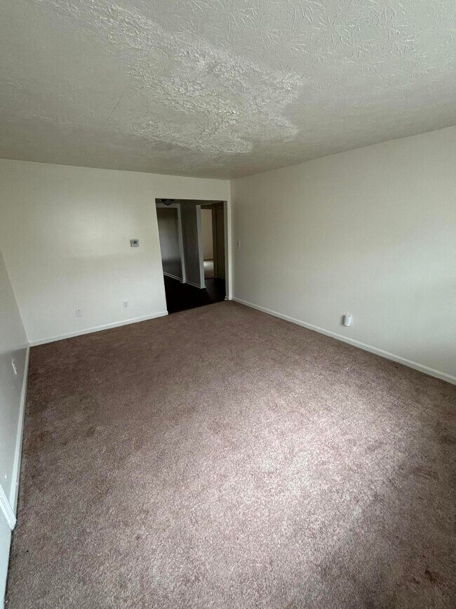 Building Photo - 441 Lenney Dr