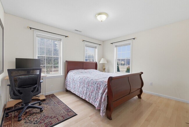 Building Photo - 16 Windsor Rd