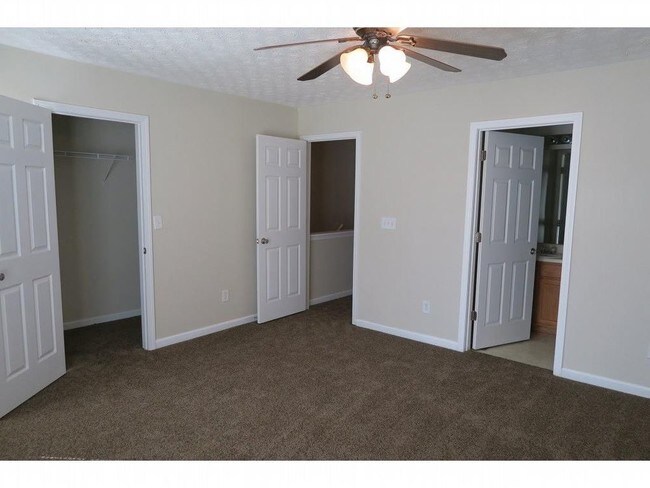 Building Photo - Ready to Move In Townhome in Waldrop Station
