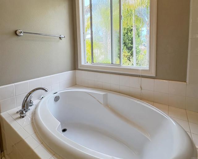 Building Photo - 4994 Crestview Dr