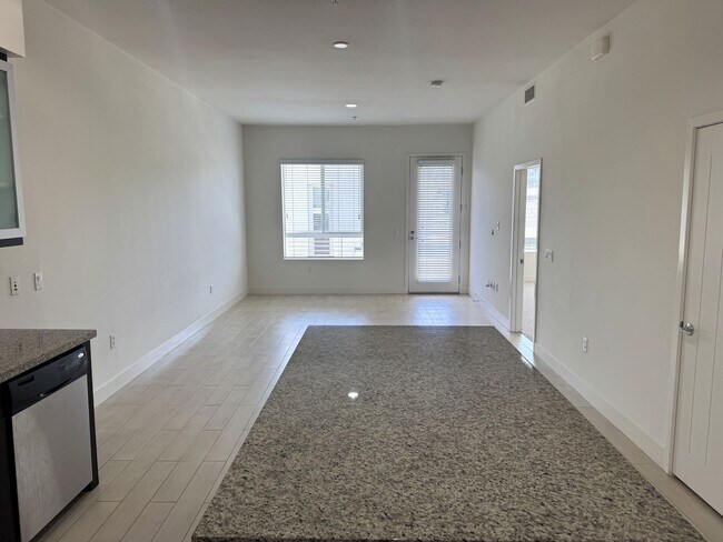 Building Photo - Beautiful 2+2, Bonus Room & balcony in PLAYA VISTA, every amenity, top floor