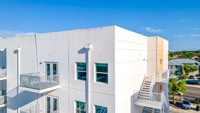 Building Photo - 502 Shiloh Dr