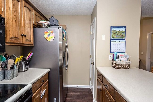 Building Photo - BEAUTIFUL SINGLE FAMILY HOME