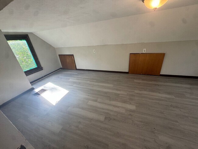 Building Photo - SECTION 8 & EDEN Accepted!!! Cleveland Charm Reimagined — Fully Renovated Home!