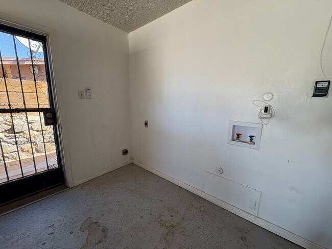 Building Photo - 2900 Schooner Dr