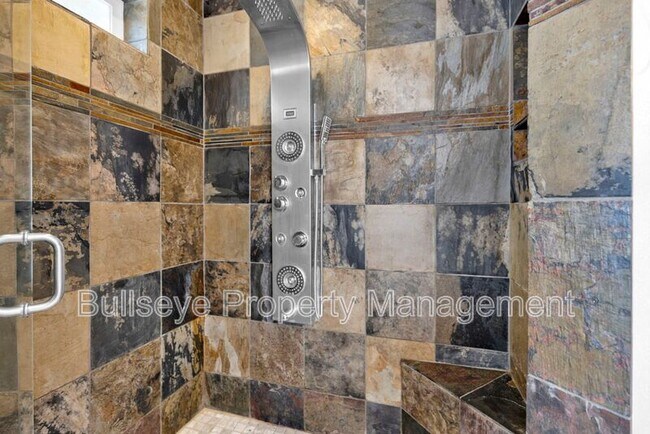 Building Photo - 1333 E Donner Dr