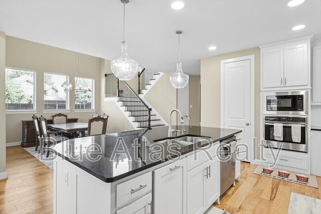 Building Photo - 4983 Stornoway Dr