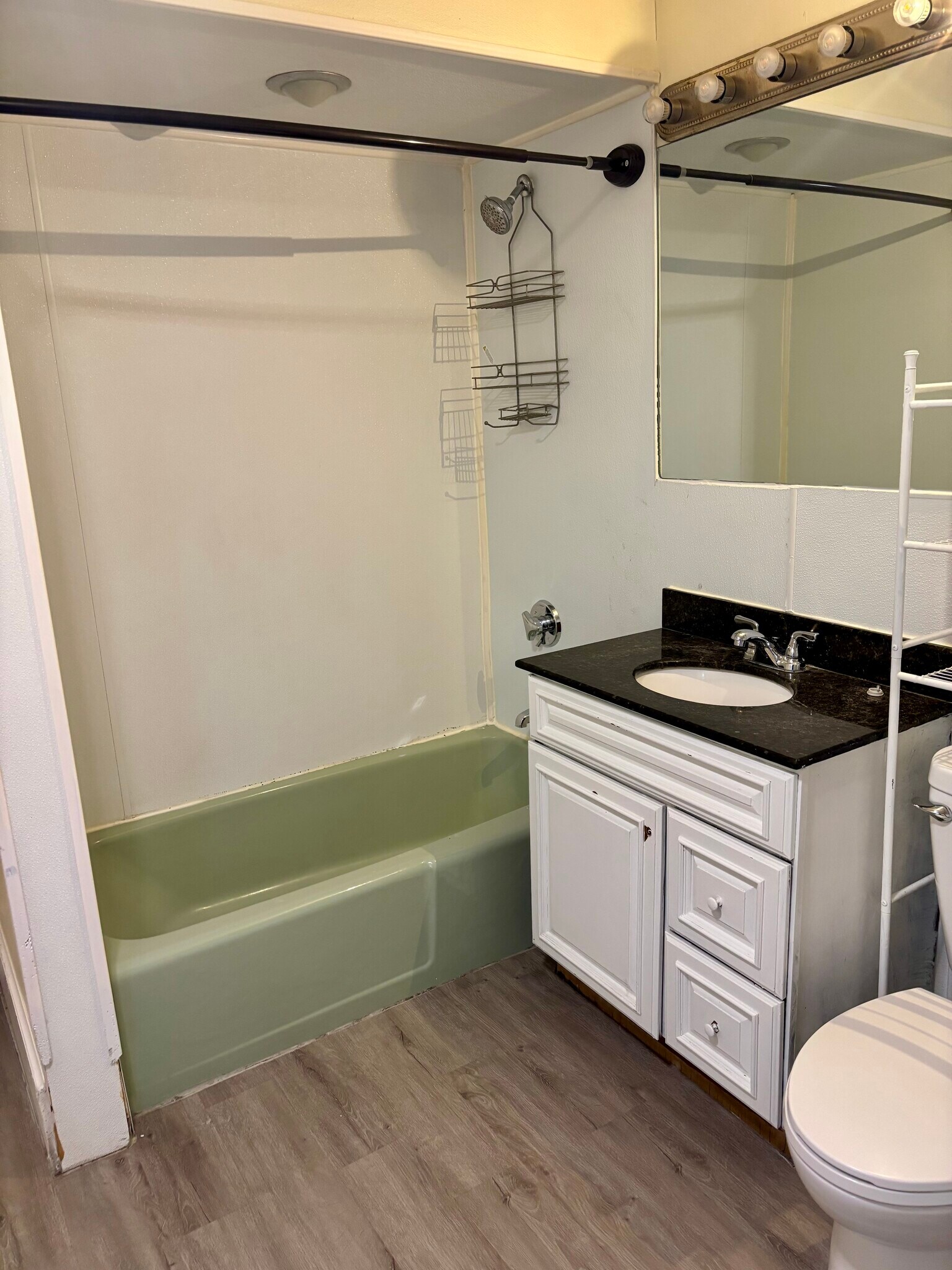 Building Photo - 25 Lenox St