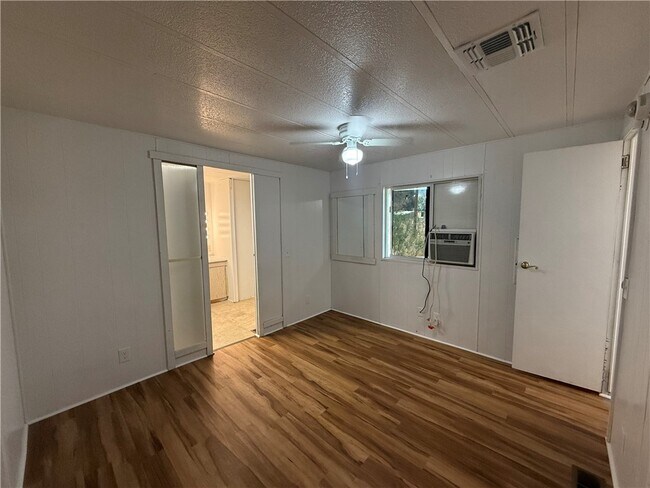 Building Photo - 2915 Thompson Ave