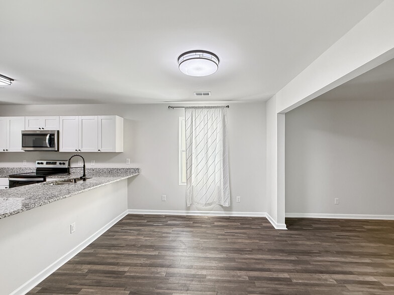 Building Photo - 140 Palmetto Breeze Cir