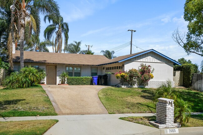 Building Photo - 7055 Avenida Leon