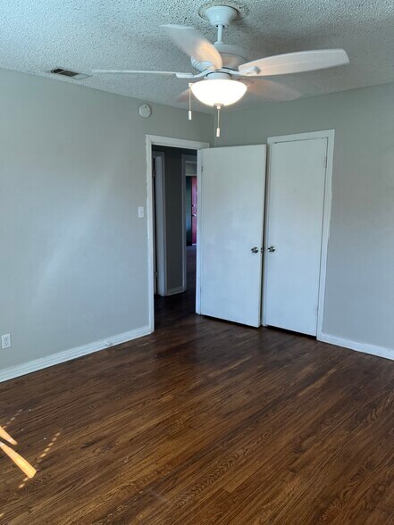 Building Photo - 7459 Mohawk Ave