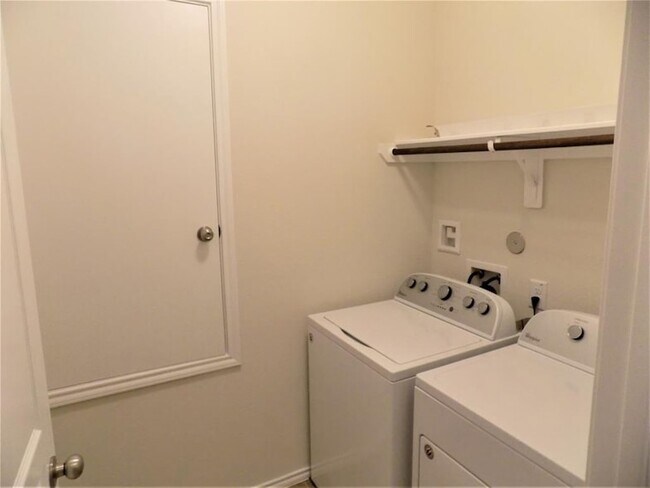 Building Photo - 14635 Myrtle Point Dr
