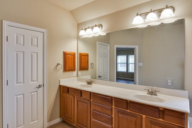 Building Photo - NICE 3 BEDROOM PATIO HOME LOCATED IN COTTONWOOD CREEK!