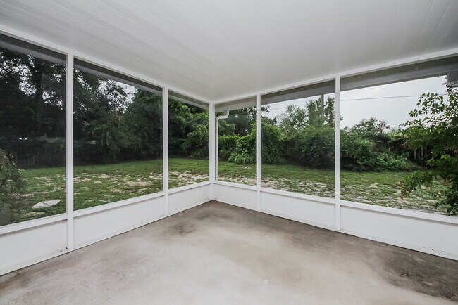 Building Photo - 35123 Queens Way